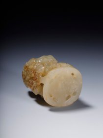 和田玉籽料秋山瑞鹿帽顶，尺寸：2.8×2.6×4.0厘米，重量34.6克