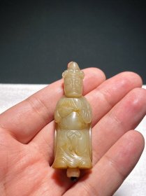 明 和田玉籽料 白玉沁色 胡人献宝 把件 挂件勒子 长2.1宽1.5 高6.2厘米 重31.4克