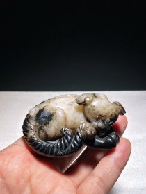 元 和田玉籽料 脂白玉 黑漆 独角兽 瑞兽 摆件 纸镇 把件 长8 宽5.8 高3.8厘米 重166克