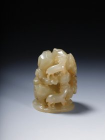 和田玉籽料秋山瑞鹿帽顶，尺寸：2.8×2.6×4.0厘米，重量34.6克