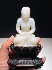 清乾隆 和田玉籽料 羊脂白玉 阿弥陀佛 菩萨佛像 摆件 长6.3 宽3.5 高9.5厘米 重209.8克（尺寸不含底座）