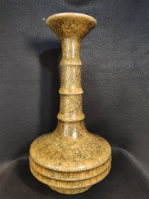 黄釉竹节瓶