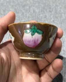 清代乾隆时期双色釉开窗粉彩「寿桃」杯-34