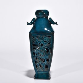 五代十国柴瓷孔雀蓝釉镂空龙纹方瓶（柴款）