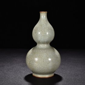 宋官窑青瓷葫芦瓶