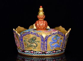 清乾隆年珐琅彩鎏金雕刻龙纹皇冠
