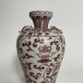 明洪武釉里红缠枝八宝纹瓶