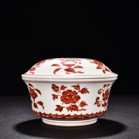 明宣德矾红花卉纹盖碗