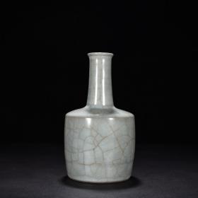 宋官窑青瓷纸槌瓶