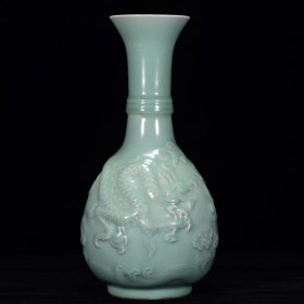宋龙泉窑雕刻龙纹瓶