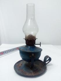 古董古玩杂项展览展示一个可以调节角度旋转的老壁挂灯煤油灯包老