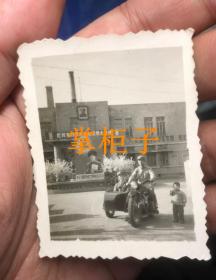 把我军办成毛泽东思想大学校  时代色彩浓厚的相片一张