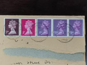 【国际实寄封】英国实寄中国国际封，贴英国70年代伊丽莎白女王邮票5枚，高值三联，特殊戳美戳