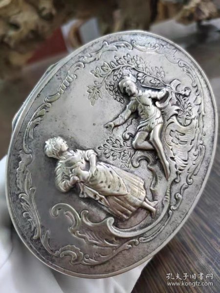 约19世纪 末德国哈瑙 高浮雕 人物场景 纯银 首饰盒 全品