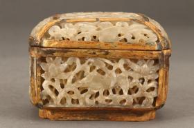 明：和田白玉包金镂雕花鸟纹盖盒
