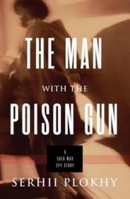 The Man with the Poison Gun A Cold War Spy Story 英文原版 带毒枪的人 一名冷战间谍的故事