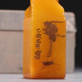 白石款 田黄石瓜虫纹印章。