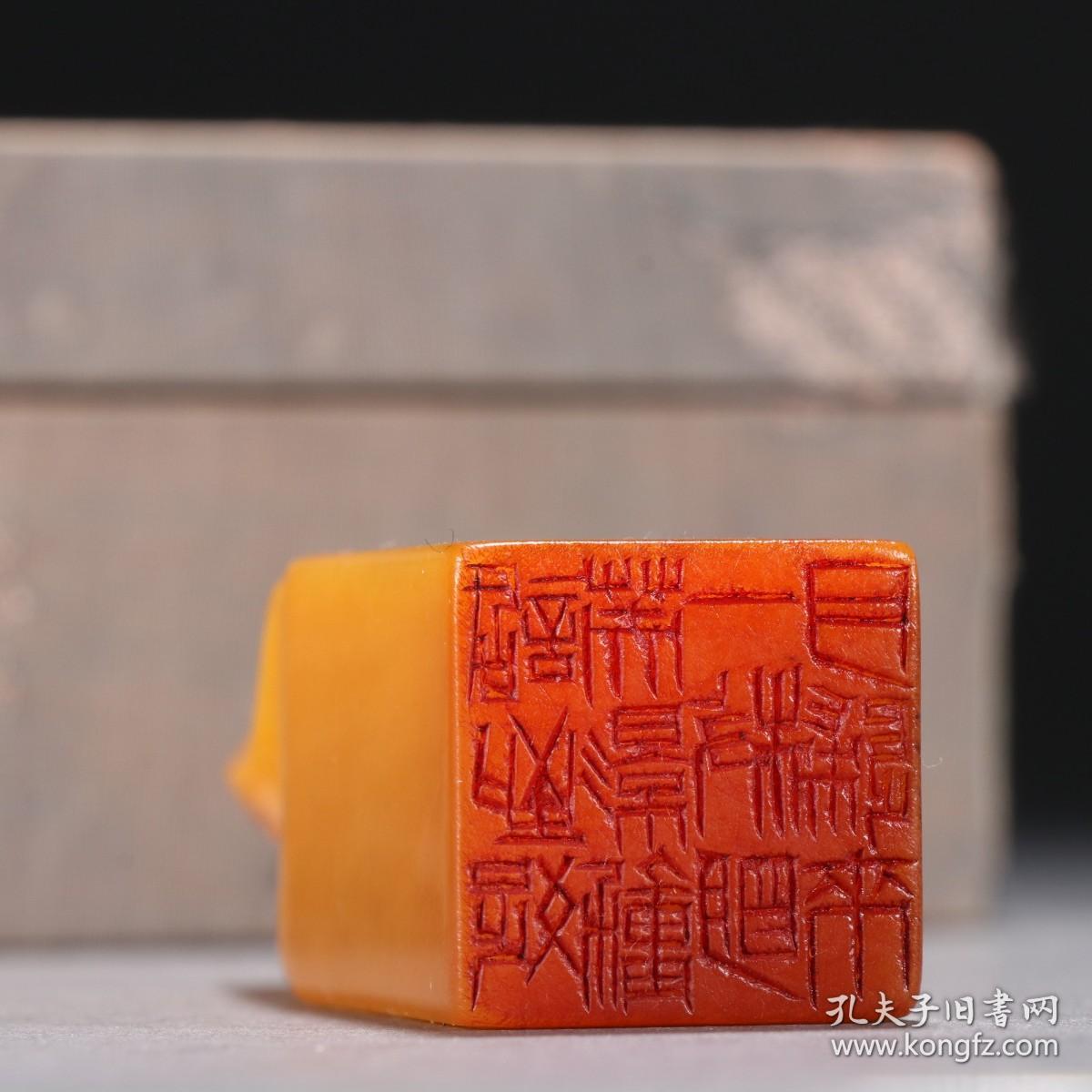 白石款 田黄石瓜虫纹印章。