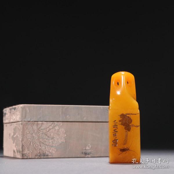 白石款 田黄石瓜虫纹印章。