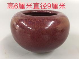 红釉  罐子  高6厘米直径9厘米
