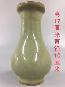 官窑 瓶子  高17厘米直径10厘米