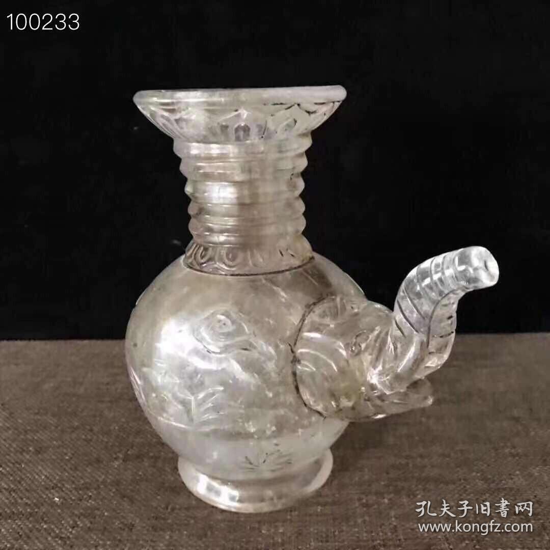 水晶雕刻象鼻壶尊摆件，保存完好，品相如图，喜欢联系。等结缘