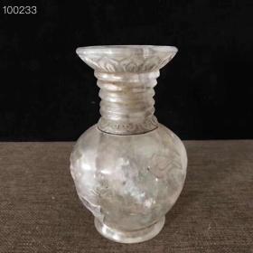 水晶雕刻象鼻壶尊摆件，保存完好，品相如图，喜欢联系。等结缘