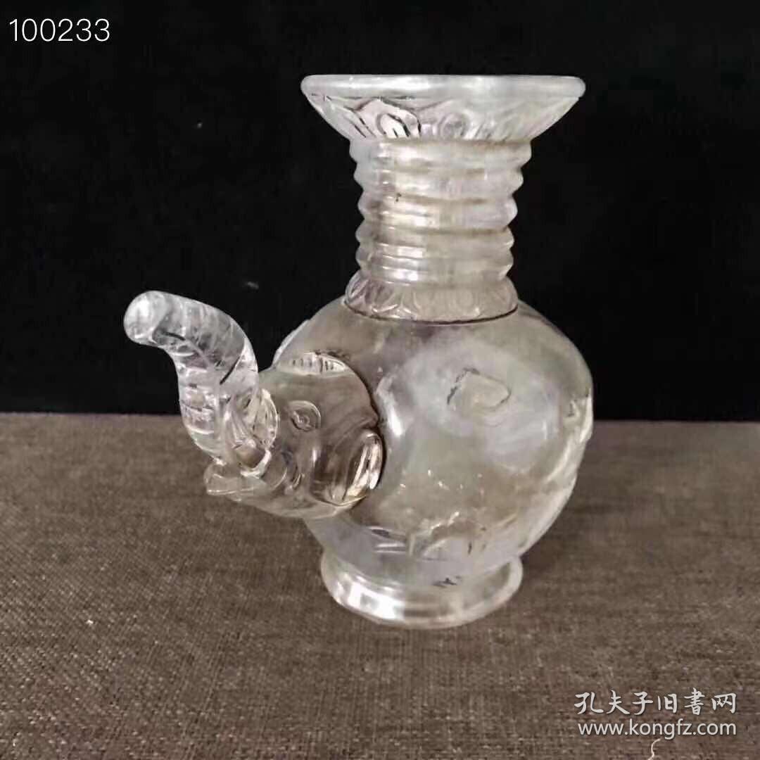 水晶雕刻象鼻壶尊摆件，保存完好，品相如图，喜欢联系。等结缘