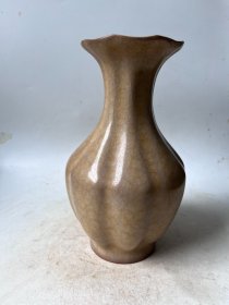 龙泉官窑冰片
口径12cm
高度22cm