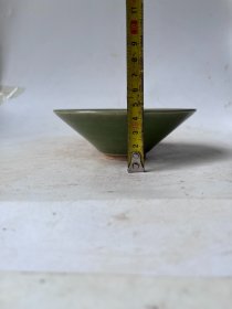 吉州绿瓷器碗
口径13.5cm
高度4.5cm