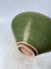 吉州绿瓷器碗
口径13.5cm
高度4.5cm