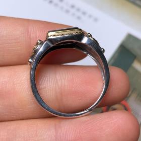 回流老料一眼天珠镶嵌925银戒指
尺寸：内径20毫米 宽11毫米
