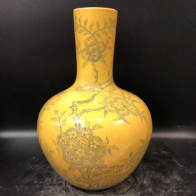 清代年制团花黄釉天球瓶1
