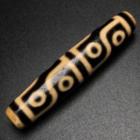 【十二眼天珠】 尺寸：66*14毫米 重量20克