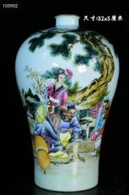 旧藏大清雍正年制粉彩人物描金梅瓶，器型规整精致，造型独特，发色纯正，纯手绘画工，品相完美如图，