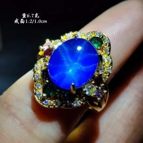 蓝星光宝石戒指。