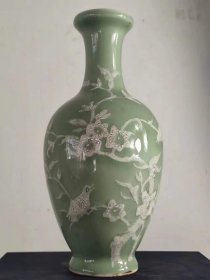 豆青釉堆白花鸟瓶高28cm