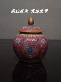 大清雍正珐琅彩花卉茶叶罐，工艺精美，器型端庄，发色纯正，釉色漂亮，品相如图。