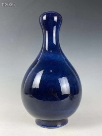 祭蓝釉胆瓶