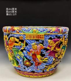 美品.款式“大清乾隆年制”精工细作满工刻瓷浮雕珐琅彩“战斗佛大战十八罗汉”纹卷缸，瓷质细腻，釉水肥厚光润，手绘雕刻精美，赏心悦目成色如图