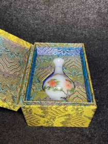 经典收藏古法琉璃手工绘彩花瓶盒子尺寸:直径13厘米，高17厘米
