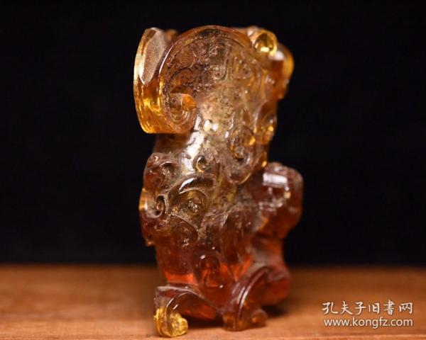 琉璃1
规格:   9.8×7.3×3.6厘米   重   236克