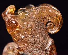 琉璃1
规格:   9.8×7.3×3.6厘米   重   236克