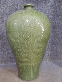 龙泉青瓷梅瓶
口径22cm
高度40cm