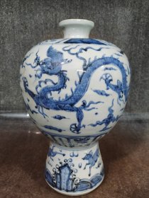 青花龙梅瓶
口径18cm
高度31.5cm