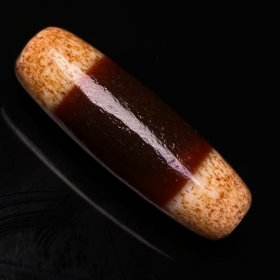 【一线天珠】 尺寸约：37*12毫米 重量8.8克