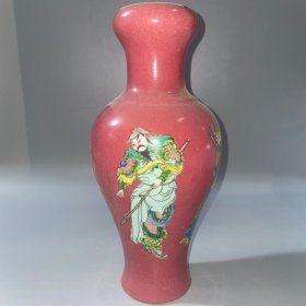 清代人物红釉花瓶