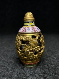 铜胎景泰蓝画珐琅工艺镂空转芯鼻烟壶 景泰蓝（Cloisonne） 尺寸：长宽高4.3/4.3/7.7厘米