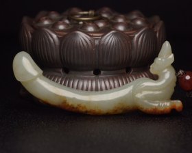 和田玉祖     
规格:8.9×3.7×1.3厘米   重 45克