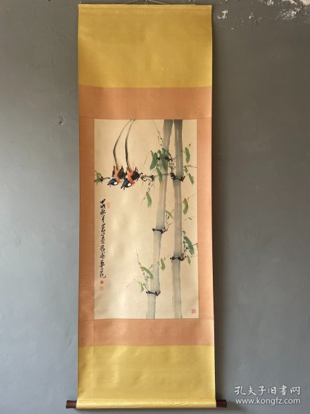 赵少昂 立轴 花鸟
【宝贝尺寸】196x66厘米  
【宝贝画芯】100x52厘米